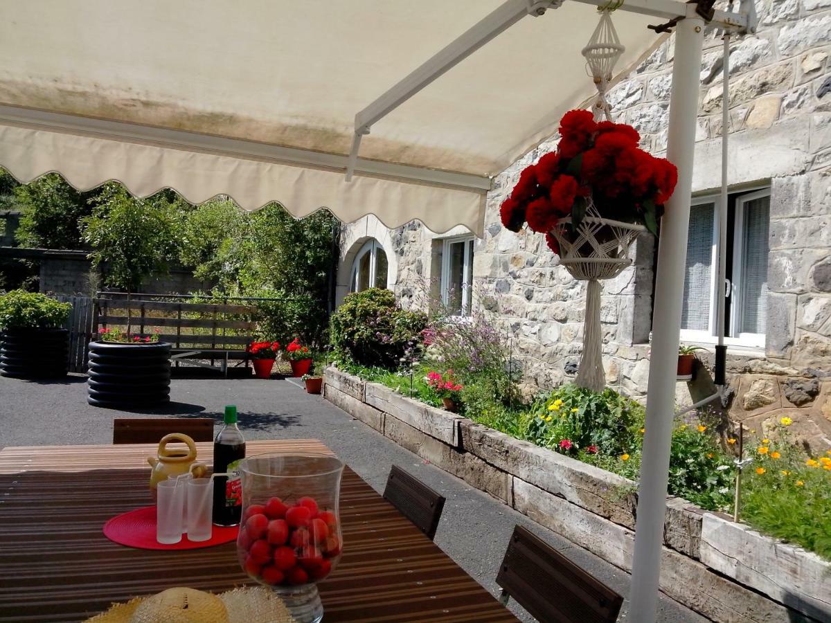 Meuble De Tourisme La Jaulipiere Apartman Joursac Kültér fotó