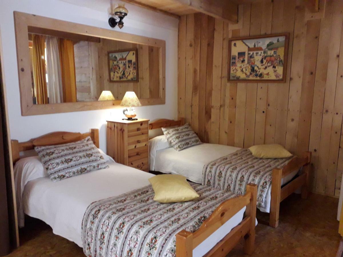 Meuble De Tourisme La Jaulipiere Apartman Joursac Kültér fotó